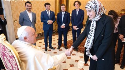 الفرعونة الصغيرة إيمان فتحي في لقاء تاريخي مع بابا الفاتيكان: حوار الثقافات وتعزيز الهوية
