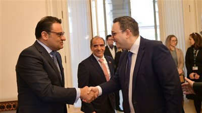 سفير مصر لدى براج يتناول مع وزير الخارجية التشيكي التطورات بالشرق الأوسط