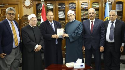 رئيس الجمهورية اليمنية الأسبق يشيد بعطاء الأزهر جامعًا وجامعةً في خدمة طلاب العلم