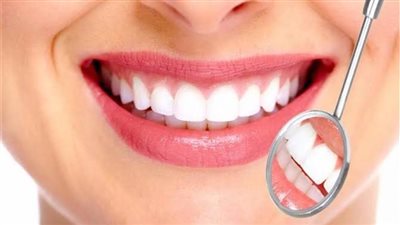 ابتسامة صحية وجذابة بوصفات طبيعية للعناية بالأسنان