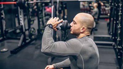 تأثير البروتين على ممارسة الرياضة والوقت الأمثل له