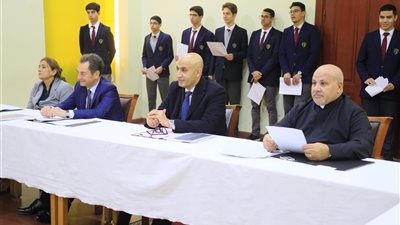 وزير التربية والتعليم والسفير الفرنسى يتفقدان مدرسة العائلة المقدسة