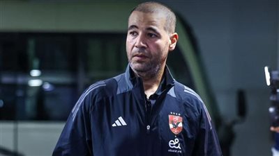 محمد وفائي يشرف على علاج لاعب الأهلي في الدوحة