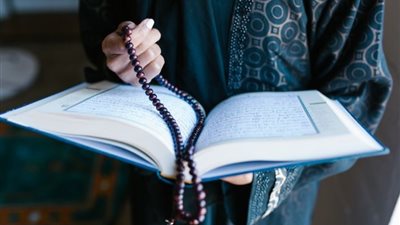 سورة تشفع لصاحبها حتى يُغفر له.. اسمها ووقت تلاوتها  