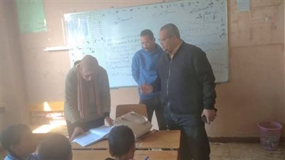 وكيل تعليم أبوتشت يوجه بإرسال إنذارات للطلاب المتغيبين والاهتمام بالضعاف 