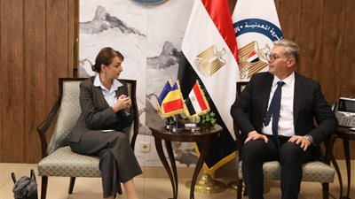 تعاون مشترك بين البترول والسفيرة الرومانية لزيادة الأنشطة النفطية