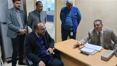 مدير الطب الوقائي يتفقد سير العمل بالحجر الصحي بمطار سوهاج الدولي 
