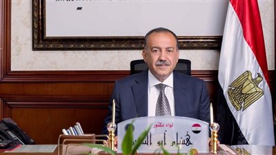 محافظ أسيوط يوجه برفع درجة الإستعداد بالمراكز والأحياء والقطاعات بسبب الشبورة الكثيفة