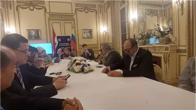 القنصل الروسي يفتتح معرض فني 