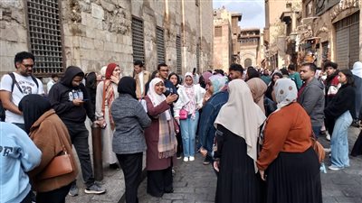 جامعة حلوان الأهلية تنظم زيارة للمساجد الأثرية بشارع المعز