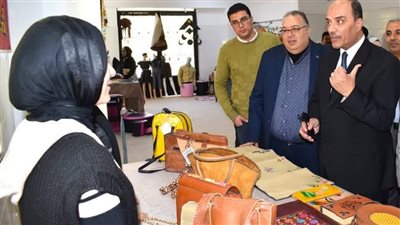 رئيس جامعة العريش يفتتح معرض الأنشطة الطلابية