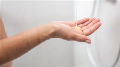 هل الشامبو ضار بشعرك؟ كل ما تريدين معرفته عن غسل الشعر