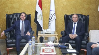 الوزير والسفير الفرنسي بالقاهرة يوقعان على خطة عمل مشروع الخط السادس لمترو القاهرة الكبرى