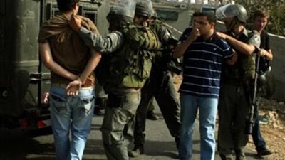 الاحتلال الإسرائيلي يعتقل 15 فلسطينيا من الضفة الغربية