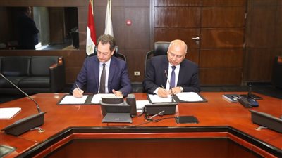 الوزير يبحث مع السفير الفرنسي بالقاهرة مستجدات إقامة الستوم مجمع صناعي ضخم في برج العرب