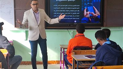 جامعة قناة السويس تناقش الإدمان الإلكتروني وأضراره في ندوة توعوية