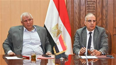 وزير الري يبحث ضوابط استخدام المياه الجوفية مع محافظ الوادي الجديد