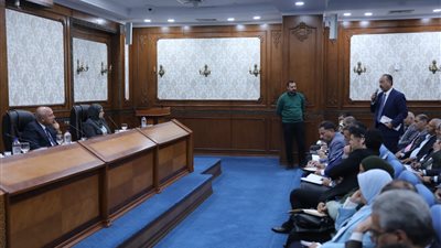 وزير الصناعة والنقل يبحث مع محافظ ومستثمري الشرقية تحديات المناطق الصناعية بالمحافظة وسبل حلها