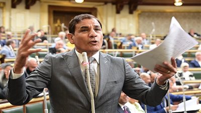 عبد العليم داود يطالب بالالتزام بإعادة النظر بالحد الأدنى للأجور سنويا