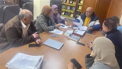 وكيل صحة قنا يناقش توزفير المستلزمات الطبية بوحدات الرعاية الأساسية