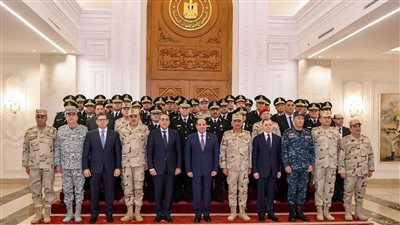 السيسى يجتمع بعدد من قادة القوات المسلحة والشرطة المدنية والأجهزة الأمنية المختلفة