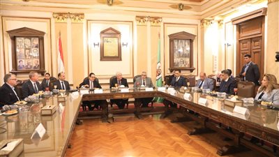 وزير التعليم العالي يشهد توقيع مذكرة بين جامعة القاهرة ومختبر خلايا السرطان