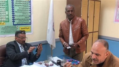 مدير تعليم نجع حمادي يتابع انتظام الدراسة بمدرسة اللغات الابتدائية بالألومنيوم