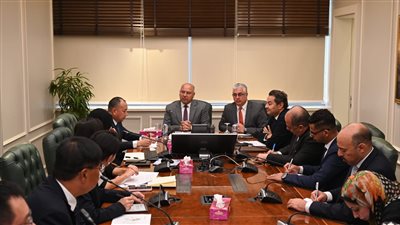 الوزير يبحث مع رئيس شين فينج إيجيبت الصينية إنشاء مجمع صناعي