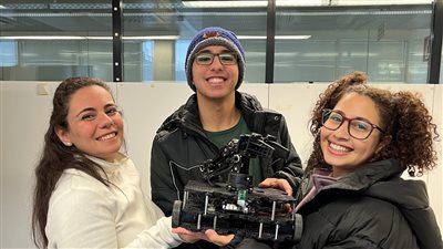 طلاب الجامعة الألمانية بالقاهرة يشاركون في ورشة عمل عن الروبوتات بشتوتجارت 