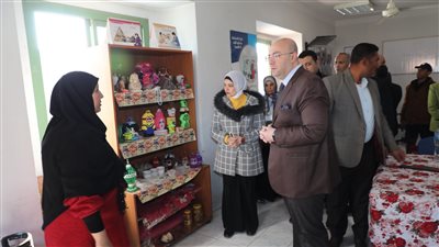 محافظ بني سويف يتابع الخدمة الصحية بالكوم الأحمر 