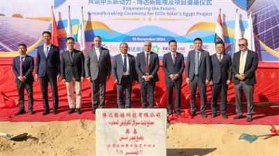 رئيس اقتصادية قناة السويس يضع حجر الأساس لمصنع 