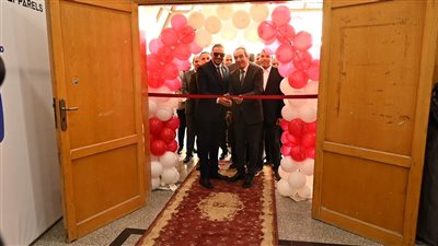 رئيس جامعة الفيوم يفتتح معرض دكان الفرحة