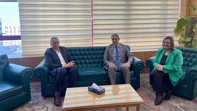 نقيب الإعلاميين فى زيارة لجامعة 6 أكتوبر