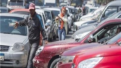 معاقبة 40 سايسا بالحبس شهرا بتهمة البلطجة على المواطنين لركن سيارته