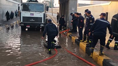 ارتباك مرورى ببنها بسبب كسر خط مياه رئيسي بنفق الشعراوى