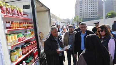 محافظ الجيزة يتابع انتظام تشغيل سوق اليوم الواحد بالعمرانية (صور)