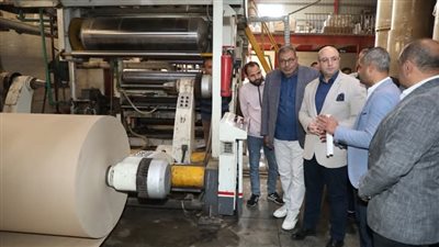 محافظ بني سويف يزور عدداً من المصانع  بكوم أبوراضي الصناعية