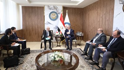 وزير البترول يبحث مع السفير الياباني التعاون في مجالات البترول والغاز والتعدين