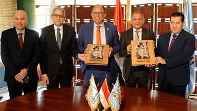 رئيس جامعة حلوان يزور مركز الأهرام للمعلومات