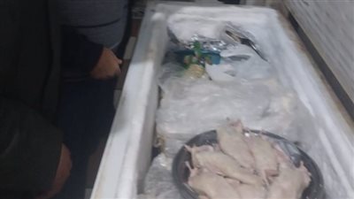 ضبط عبوات غذائية مجهولة المصدر بأسواق الشرقية 