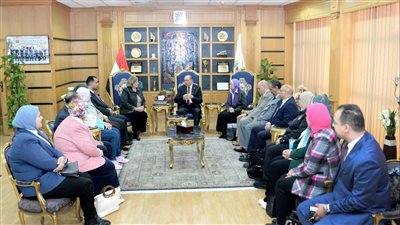 رئيس جامعة المنصورة يستقبل فريق الهيئة القومية لضمان جودة التعليم والاعتماد 