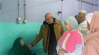 وكيل صحة قنا يطمئن على حالة المصابين في حريق مستشفى الصدر