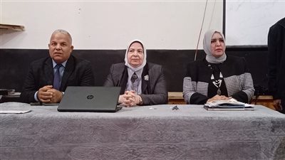 رئيس إدارة مكافحة التسرب التعليمى تتابع تدريبات معلمات التعليم المجتمعى 