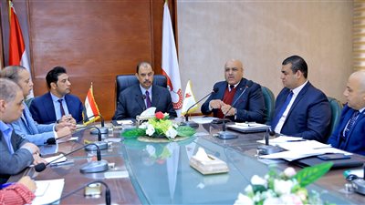 محافظ سوهاج ورئيس جهاز الإستثمار الداخلي يناقشان الفرص الاستثمارية  