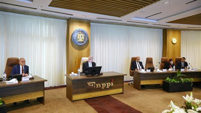 اجتماع استراتيجي بين البترول وقيادات 