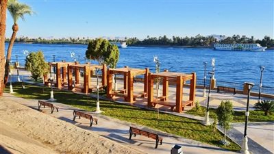 صور| بدء العمل بالمرحلة الثانية من تطوير كورنيش النيل بأرمنت في الأقصر