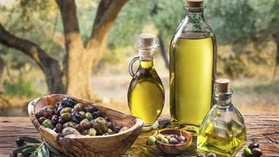فوائد زيت الزيتون للبشرة| مرطب طبيعي ومحارب للتجاعيد