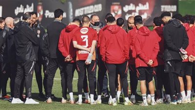 الخطيب يوجه رسائل نارية للاعبي الأهلي على هامش المران