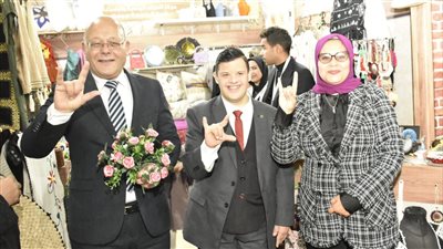 رئيس جامعة سوهاج يتفقد جناح الجامعة بمعرض تراثنا  