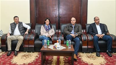 وزير الري يتفقد مشروع 